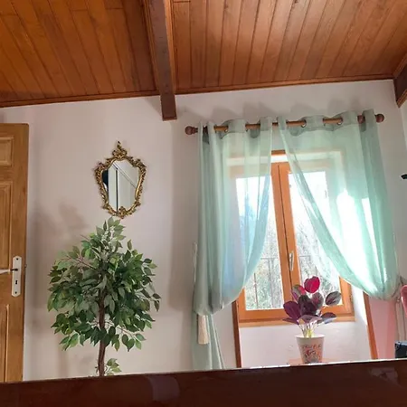 Casa de Férias A Casetta D'helene Et Jeanette Omessa